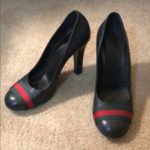 Gucci Navy Pumps